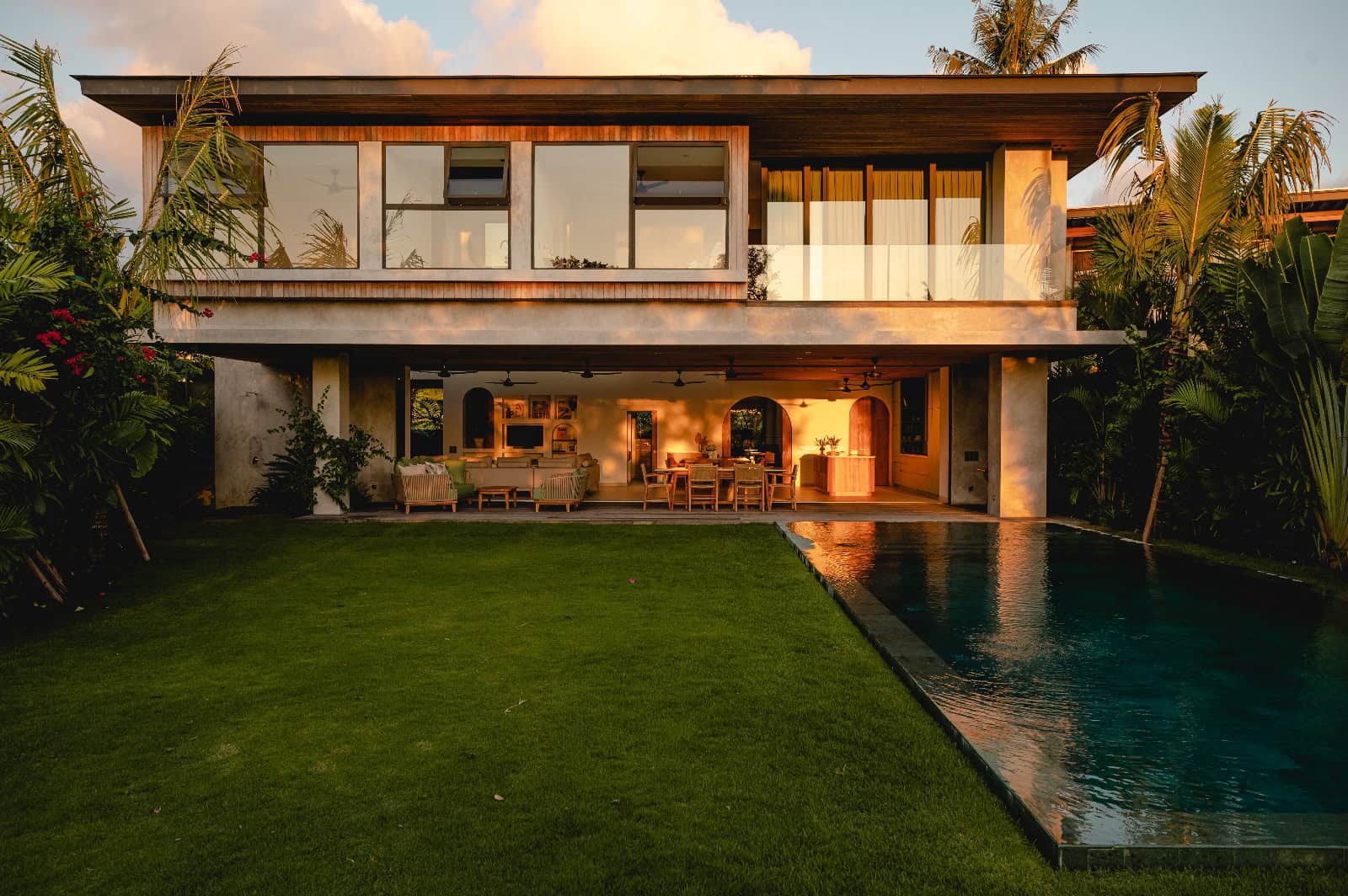 READY NOW 4 BEDROOM VILLA FOR SALE LEASEHOLD IN PERERENAN BE-1326 